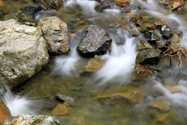 Ein Schuss Steine Auf Einem Fluss — Stockfoto