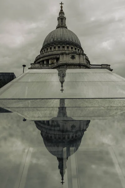 Katedra Pawła Przeciwko Pochmurnemu Niebu Wielkiej Brytanii Wielka Brytania — Zdjęcie stockowe
