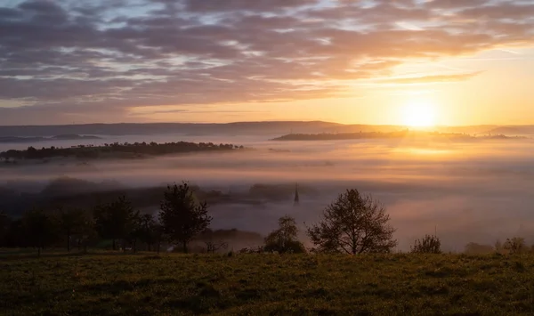 Manzaralı Günbatımında Büyüleyici Bir Manzara — Stok fotoğraf