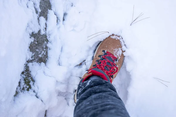 Una Vista Superior Pierna Humano Caminando Sobre Nieve Invierno Corea — Foto de Stock