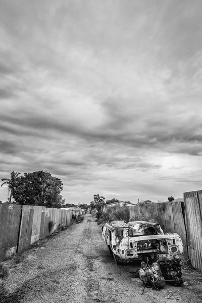 Vertical Shot Wrecked Car Countryside Grayscale — Stock Photo, Image