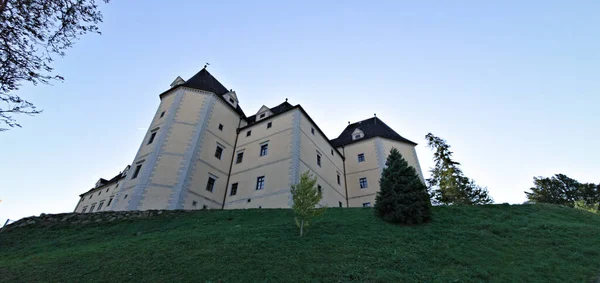 Grein Austria Oct 2021 Greinburg Castle Grassy Hill Grein Upper — Stock Photo, Image