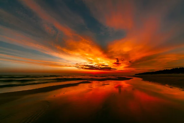 Una Hermosa Puesta Sol Costa Del Mar Báltico Lituania — Foto de Stock