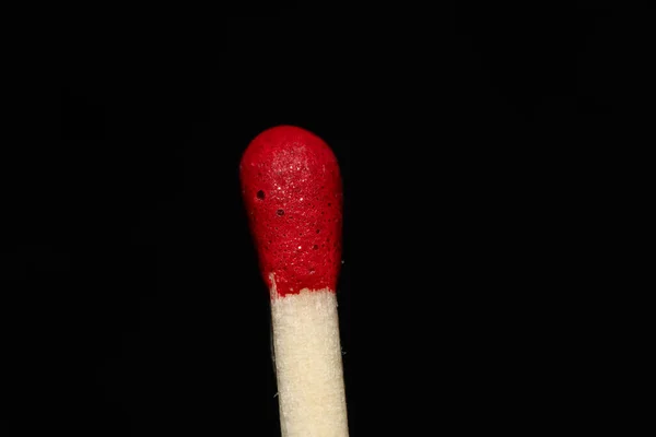 Fósforo Con Cabeza Roja Sobre Fondo Oscuro —  Fotos de Stock