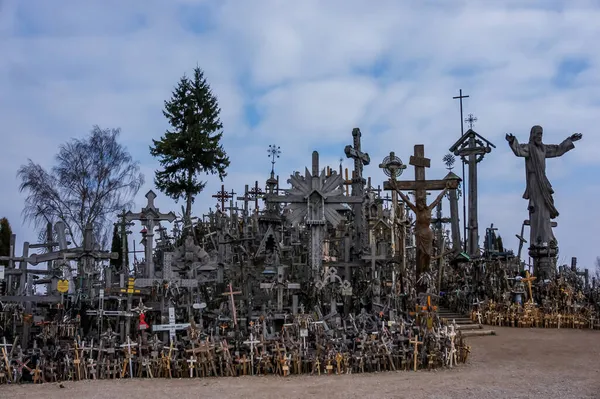 Colpo Croci Statue Sulla Collina Delle Croci Lituania — Foto Stock