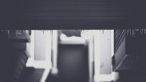 Ein Flacher Fokus Graustufen Gefrorener Eiszapfen Einem Wohnungstor — Stockfoto