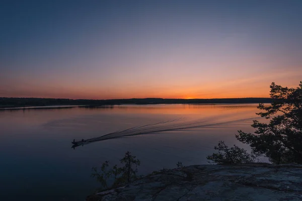 Cenário Tranquilo Pôr Sol Sobre Lago Fora Estocolmo Suécia — Fotografia de Stock