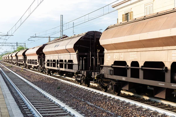 Treno Merci Alla Stazione — Foto Stock