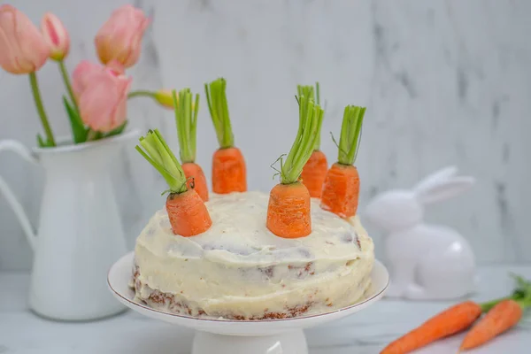 Крупный План Торта Украшенного Морковью Кухне — стоковое фото