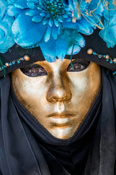 Vertical Shot Lady Wearing Venetian Carnival Mask Venice Italy — Stock Photo, Image