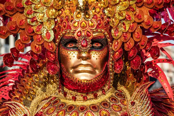 Person Med Venetiansk Karnevalsmask Venedig Italien — Stockfoto