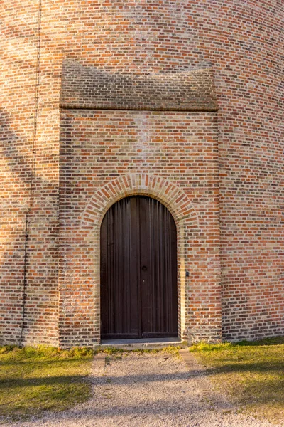 Belçika Bruges Eski Bir Tuğla Binanın Kemerinin Altında Bir Giriş — Stok fotoğraf