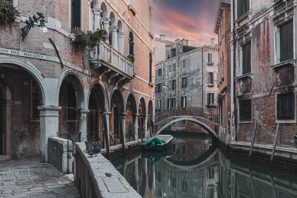 Paisaje Canal Rodeado Edificios Venecia Italia Atardecer — Foto de Stock