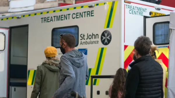 Paignton United Kingdom Oct 2021 People Waiting Queue Covid Jab — Stock Photo, Image