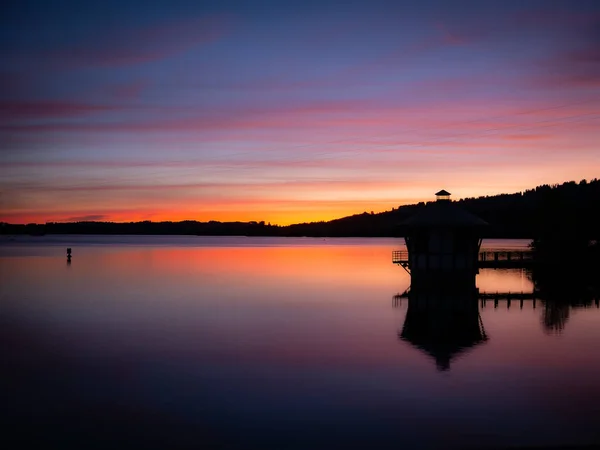 Une Vue Imprenable Sur Les Silhouettes Des Montagnes Lac Sous — Photo