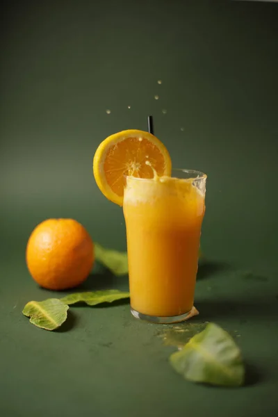 Ein Frisch Gepresster Orangensaft Glas — Stockfoto