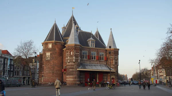 阿姆斯特丹 2011年11月27日 荷兰阿姆斯特丹晴朗天空下的建筑美景 — 图库照片