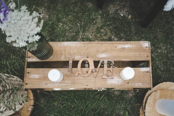 사랑의 장식된 탁자의 — 스톡 사진