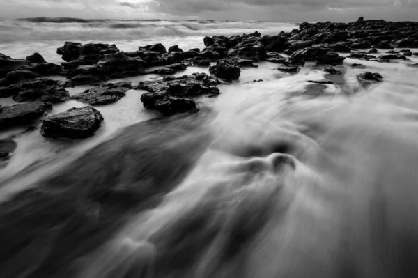 Long Exposure Shot Beach Rocks Sea Waters — Stock Photo, Image