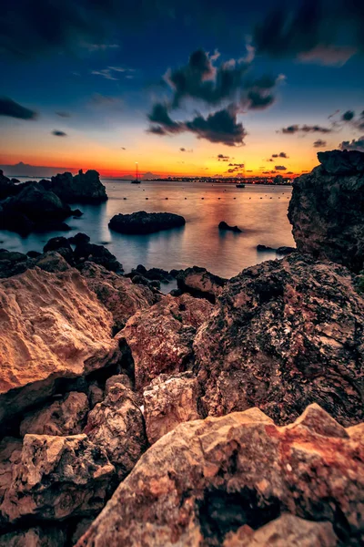Krásný Západ Slunce Skalnatém Zálivu Svatého Pavla Maltě — Stock fotografie