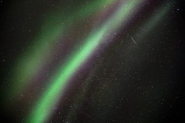 Ночное Звездное Небо Красивыми Огнями Aurora Borealis Квалой Заполярье Норвегия — стоковое фото