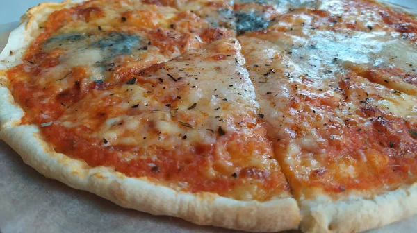 Delicious Appetizing Pizza — Stock Photo, Image