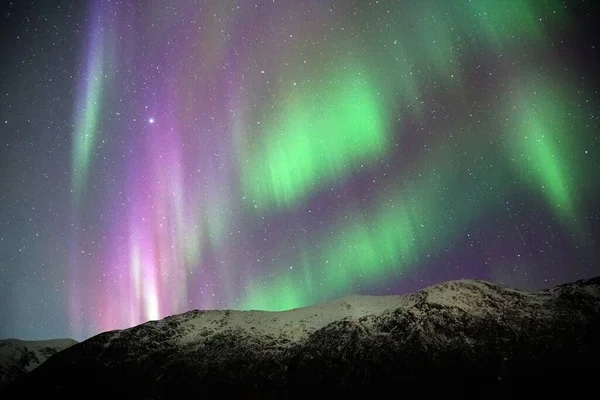 Las Luces Multicolores Aurora Boreal Cielo Estrellado Kvaloya Región Ártica —  Fotos de Stock