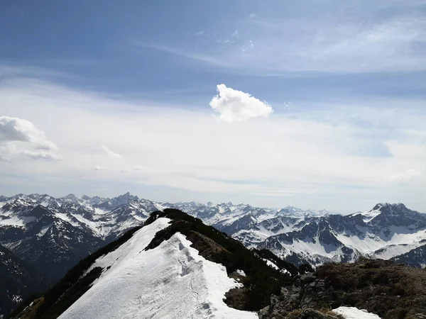 Een Prachtige Opname Van Een Landschap Overdag Winter — Stockfoto