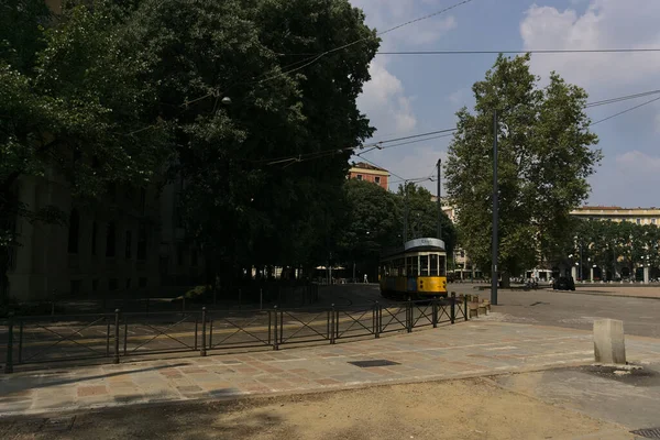 Milán Italia 2019 Tranvía Amarillo Del Sistema Transporte Milán Milán — Foto de Stock