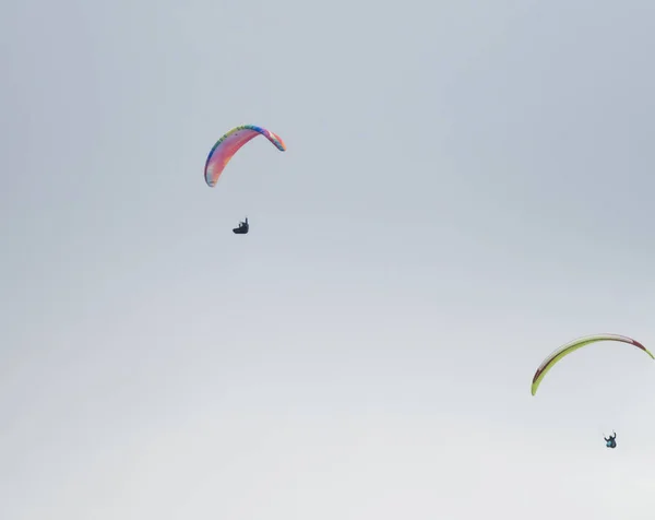 Low Angle Shot People Parachuting Sky — Stock Photo, Image