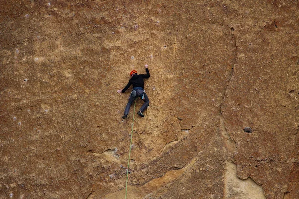 Ein Blick Auf Einen Bergsteiger Einer Affenwand Smith Rock State — Stockfoto