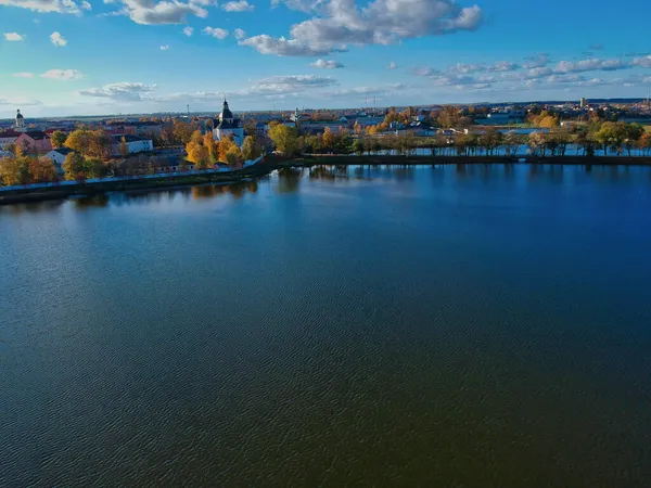 白俄罗斯明斯克地区湖泊和公园的空中景观 — 图库照片