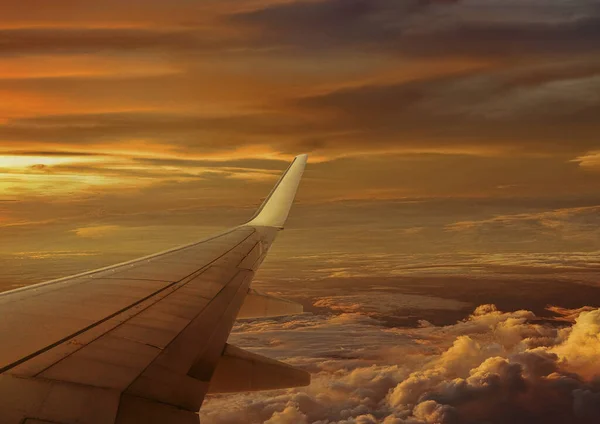 Het Uitzicht Zonsondergang Vanuit Het Vliegtuig — Stockfoto