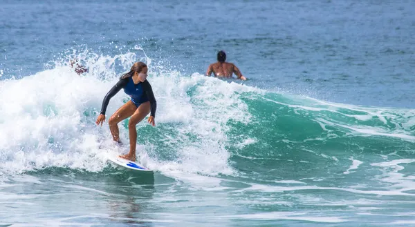 Florianopolis Brasil Abr 2019 Uma Pessoa Surfando Mole Beach Ilha — Fotografia de Stock