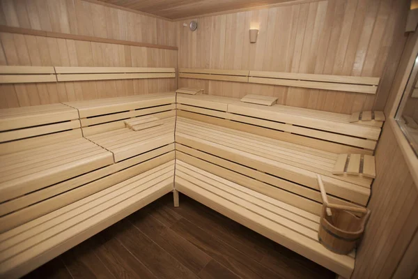 Uma Sauna Balneária Com Assentos Paredes Madeira — Fotografia de Stock