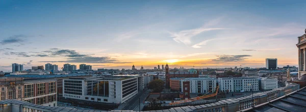 Berlin Güzel Bir Günbatımında Şehrin Panoramik Bir Görüntüsü — Stok fotoğraf