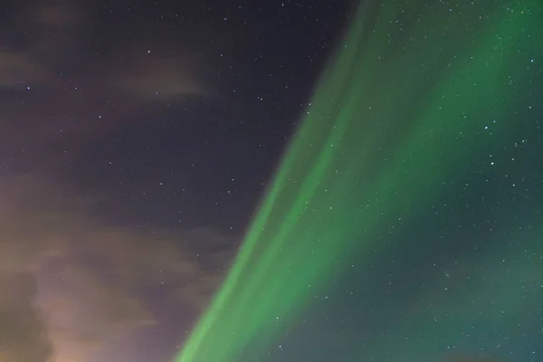 Een Betoverend Uitzicht Aurora Borealis Vanaf Kattfjorden Kvaloya Arctisch Gebied — Stockfoto