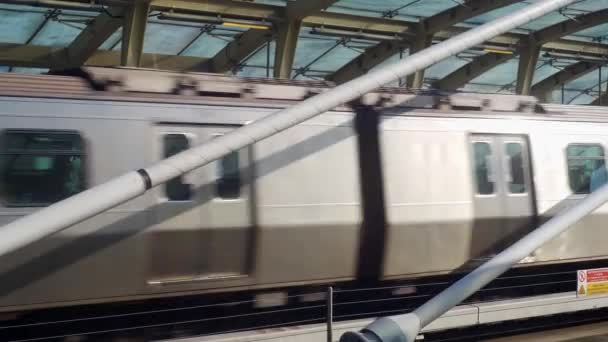 Stadtaufnahmen Von Menschen Der Bahn — Stockvideo