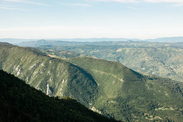 Uma Bela Foto Uma Paisagem Tirar Fôlego Sob Céus Nublados — Fotografia de Stock