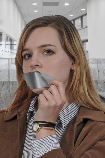 Vertical Shot Female Removing Tape Her Mouth Finally Speak Out — Stock Photo, Image