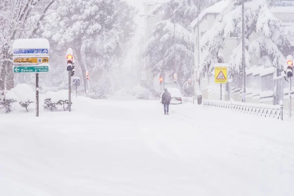 Blick Auf Die Stadtstraße Die Bei Starkem Schneefall Mit Eingeklemmten — Stockfoto