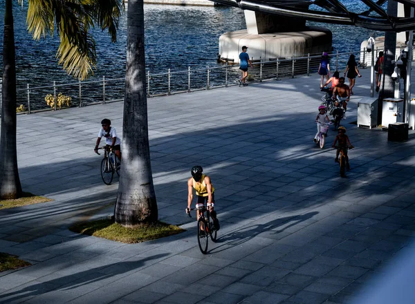 Singapore Singapore Αυγ 2021 Μια Ομάδα Ποδηλατών Στους Δρόμους Της — Φωτογραφία Αρχείου