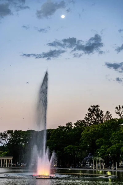 夜の噴水 — ストック写真