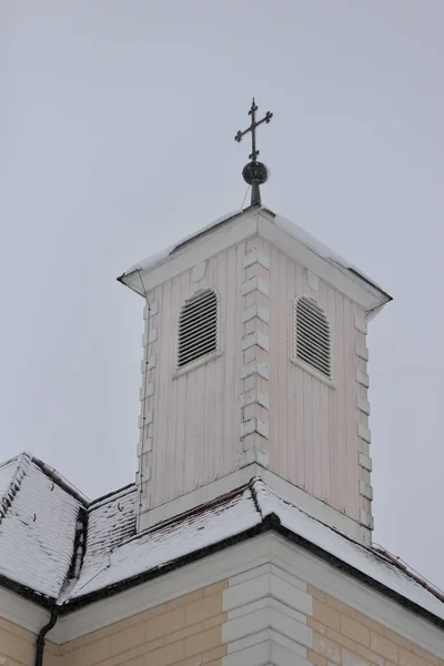 Tiro Ângulo Baixo Igreja Coberta Neve — Fotografia de Stock