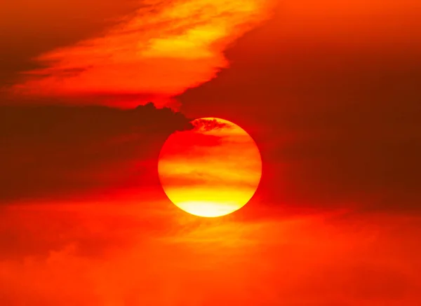 Красивая Сцена Солнца Золотисто Оранжевом Небе — стоковое фото