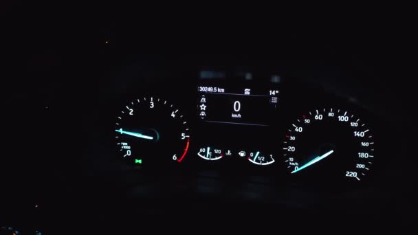 Κλείσιμο Ενός Ταχύμετρου Στο Αυτοκίνητο — Αρχείο Βίντεο
