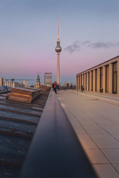 Tiro Vertical Fernsehturm Berlim Alemanha Durante Pôr Sol — Fotografia de Stock