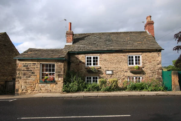 Een Prachtig Uitzicht Een Traditioneel Engels Huisje Het Verenigd Koninkrijk — Stockfoto
