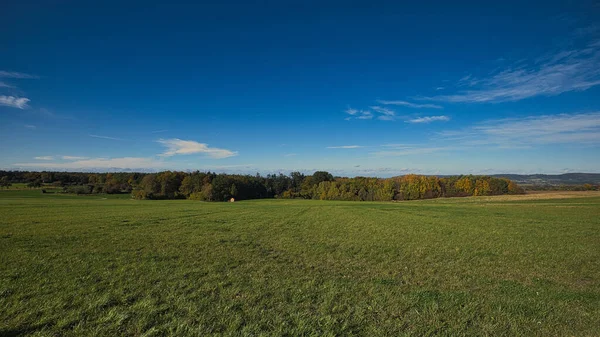 Krásný Záběr Krajinu Pod Zamračenou Oblohou Podzim — Stock fotografie