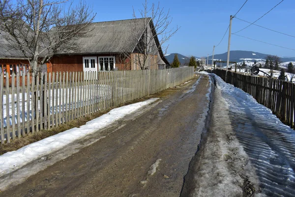 Une Rue Dans Zone Rurale Dans Les Montagnes Des Carpates — Photo